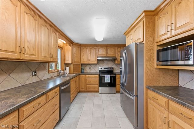 4561 Newbury Drive, Vermilion, OH 44089