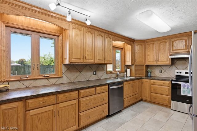 4561 Newbury Drive, Vermilion, OH 44089
