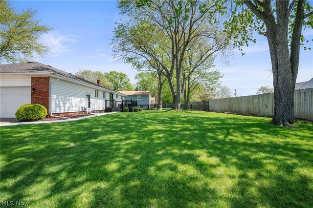 4561 Newbury Drive, Vermilion, OH 44089