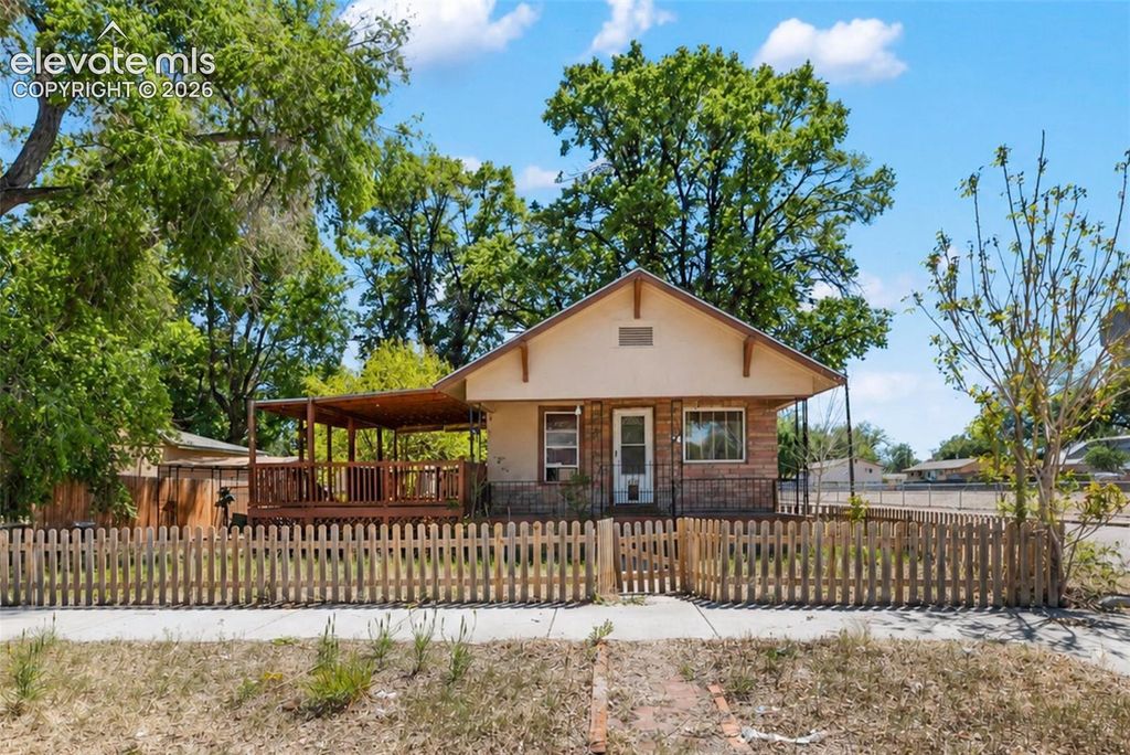 1020 W Arroyo Avenue, Pueblo, CO 81004 — exterior