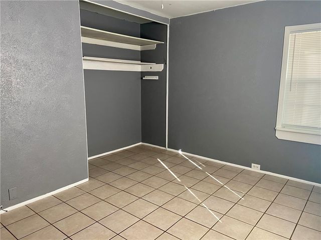4010 Robinhood Dr, Corpus Christi, TX 78411