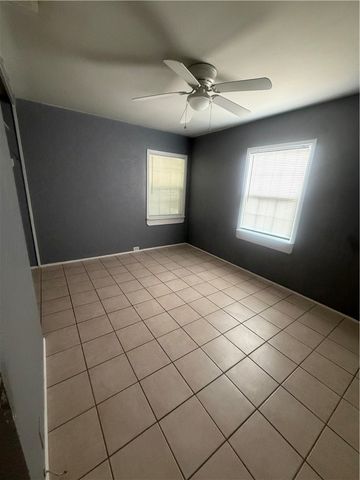 4010 Robinhood Dr, Corpus Christi, TX 78411