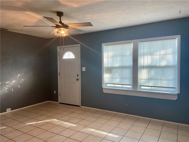 4010 Robinhood Dr, Corpus Christi, TX 78411