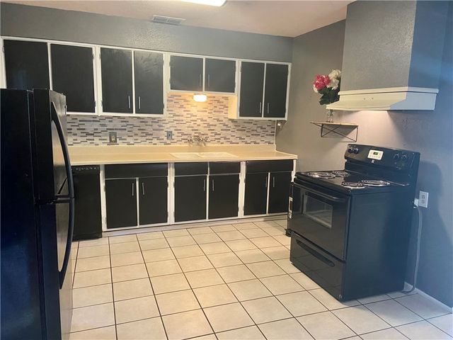4010 Robinhood Dr, Corpus Christi, TX 78411
