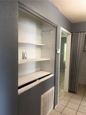 4010 Robinhood Dr, Corpus Christi, TX 78411
