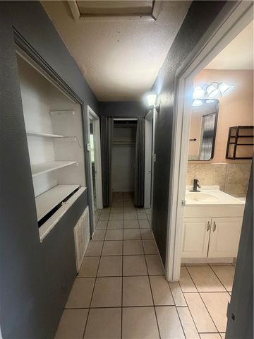 4010 Robinhood Dr, Corpus Christi, TX 78411