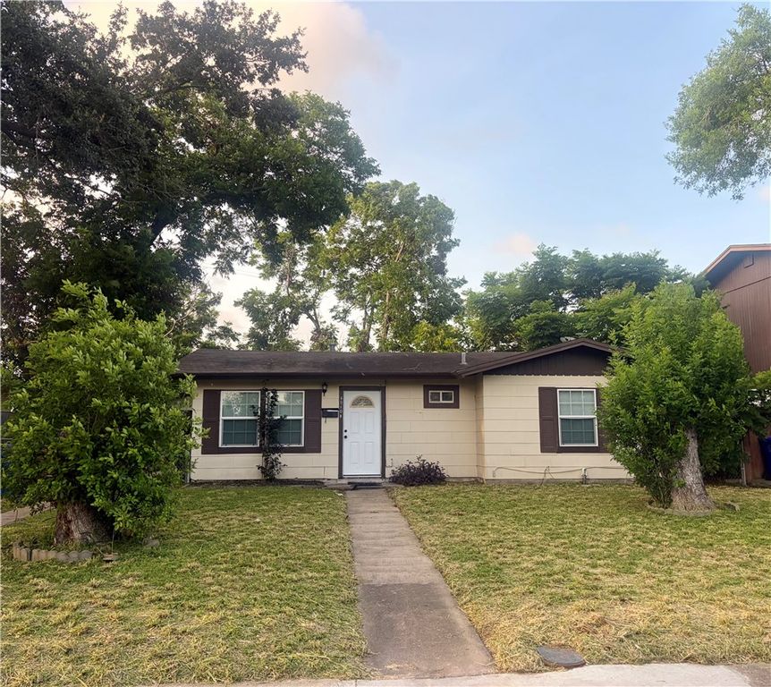 4010 Robinhood Dr, Corpus Christi, TX 78411