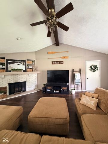 325 Rolling Trails Road, Greenwood, IN 46142
