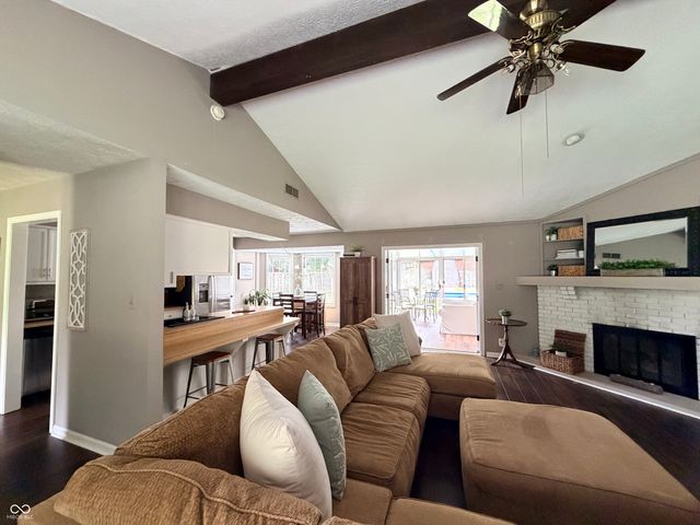 325 Rolling Trails Road, Greenwood, IN 46142