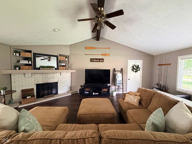 325 Rolling Trails Road, Greenwood, IN 46142