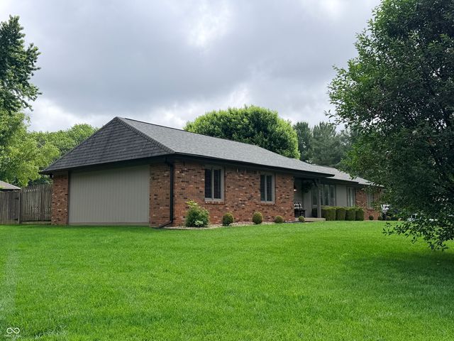 325 Rolling Trails Road, Greenwood, IN 46142