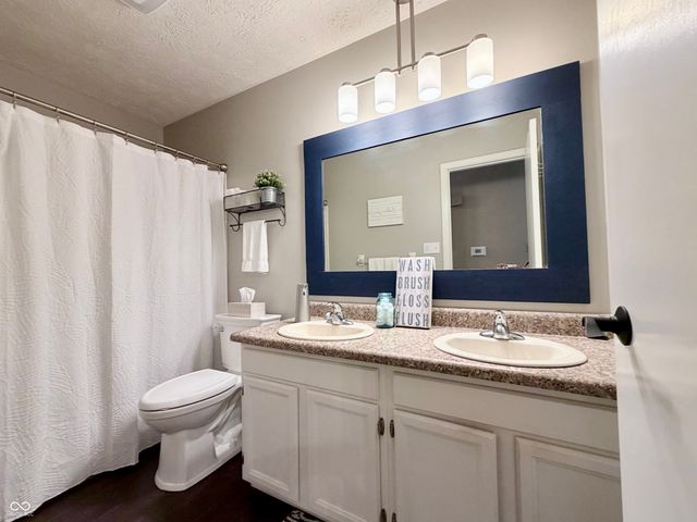 325 Rolling Trails Road, Greenwood, IN 46142