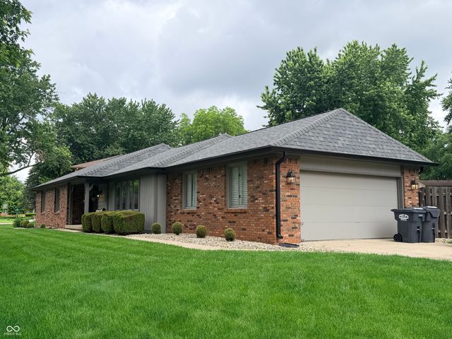 325 Rolling Trails Road, Greenwood, IN 46142