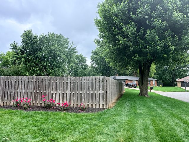 325 Rolling Trails Road, Greenwood, IN 46142