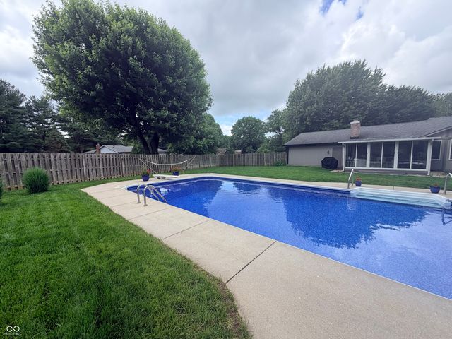 325 Rolling Trails Road, Greenwood, IN 46142