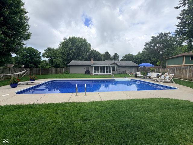 325 Rolling Trails Road, Greenwood, IN 46142