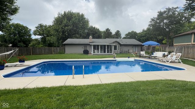 325 Rolling Trails Road, Greenwood, IN 46142