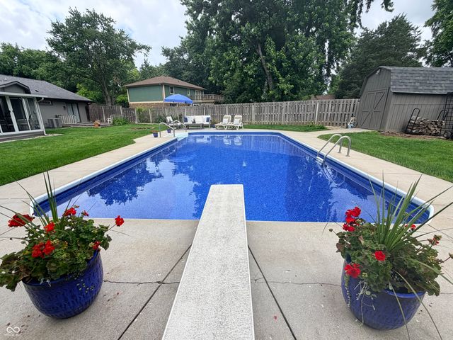 325 Rolling Trails Road, Greenwood, IN 46142
