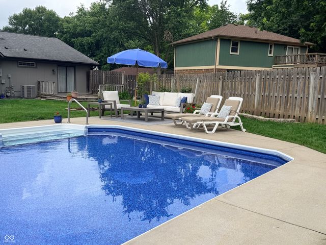 325 Rolling Trails Road, Greenwood, IN 46142