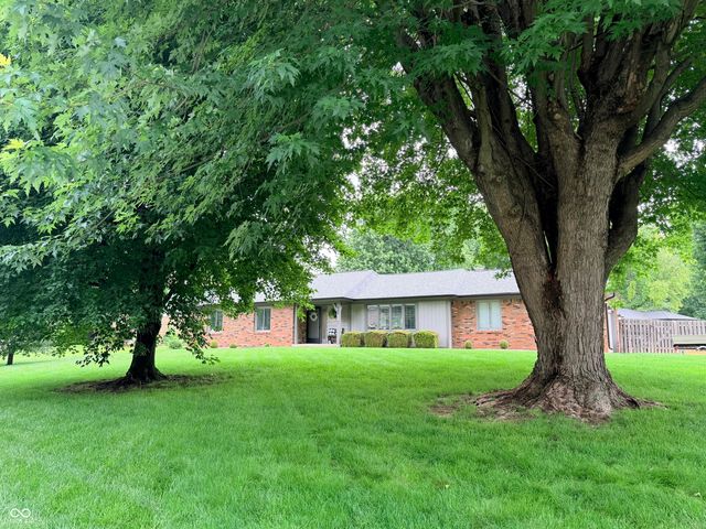 325 Rolling Trails Road, Greenwood, IN 46142
