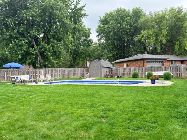325 Rolling Trails Road, Greenwood, IN 46142