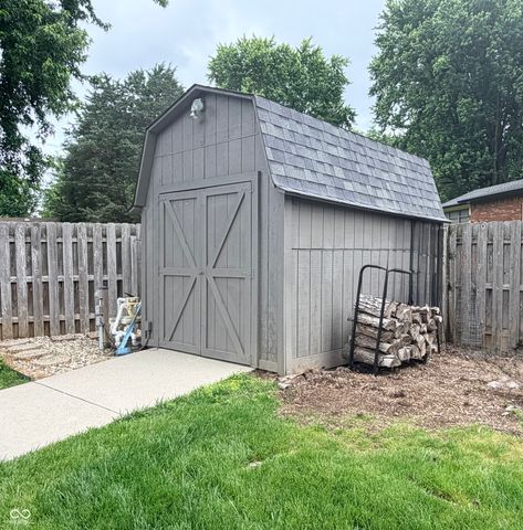 325 Rolling Trails Road, Greenwood, IN 46142