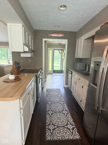325 Rolling Trails Road, Greenwood, IN 46142