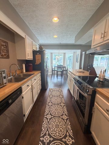 325 Rolling Trails Road, Greenwood, IN 46142
