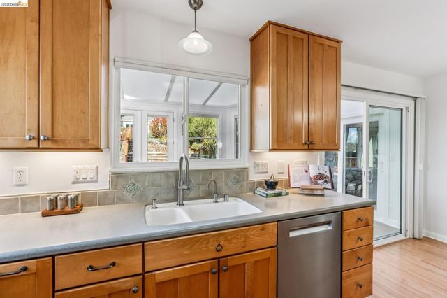 5861 Bernhard Ave, Richmond, CA 94805