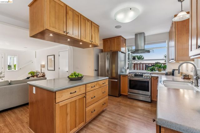 5861 Bernhard Ave, Richmond, CA 94805