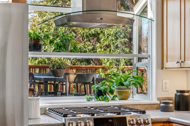 5861 Bernhard Ave, Richmond, CA 94805