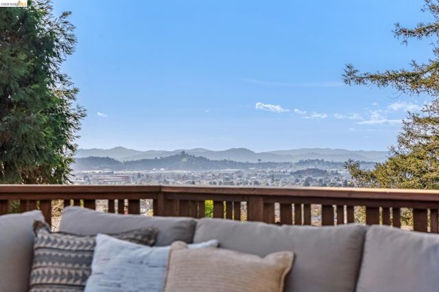 5861 Bernhard Ave, Richmond, CA 94805