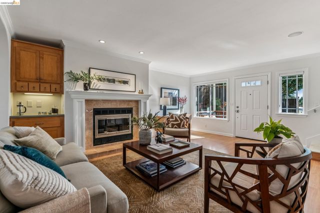 5861 Bernhard Ave, Richmond, CA 94805