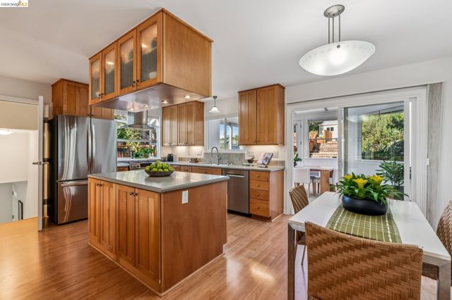 5861 Bernhard Ave, Richmond, CA 94805