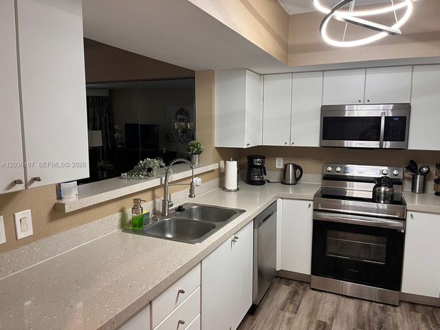 17375 Collins Avenue 905, Sunny Isles Beach, FL 33160
