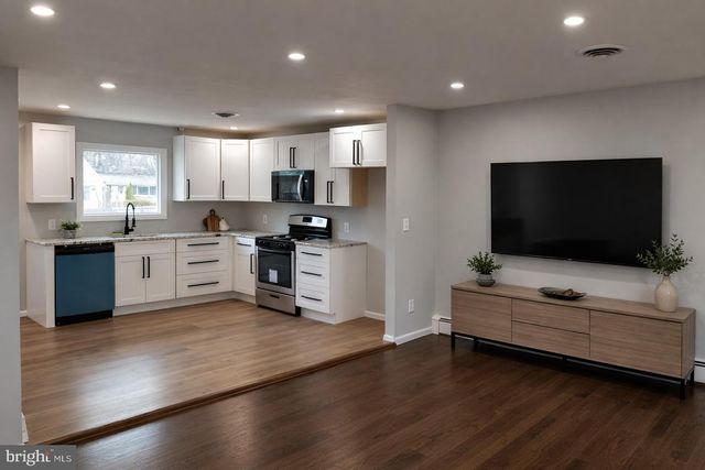 106 REVIEW AVE, Trenton, NJ 08648