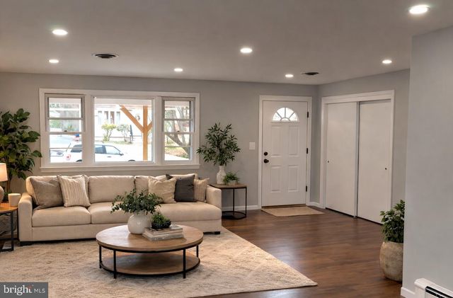 106 REVIEW AVE, Trenton, NJ 08648