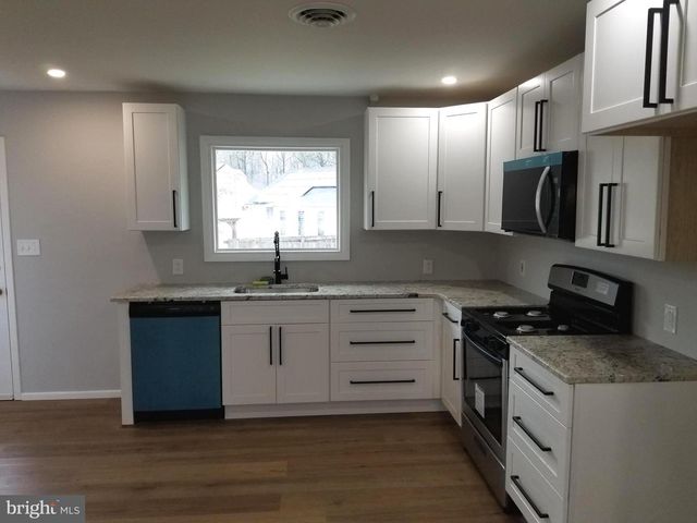 106 REVIEW AVE, Trenton, NJ 08648