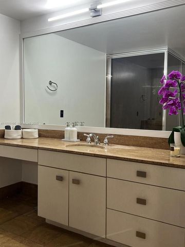 1581 Brickell Ave 2005, Miami, FL 33129