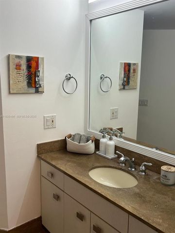 1581 Brickell Ave 2005, Miami, FL 33129