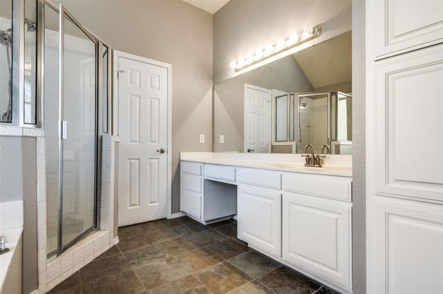 1214 Sandhurst Court, Grapevine, TX 76051