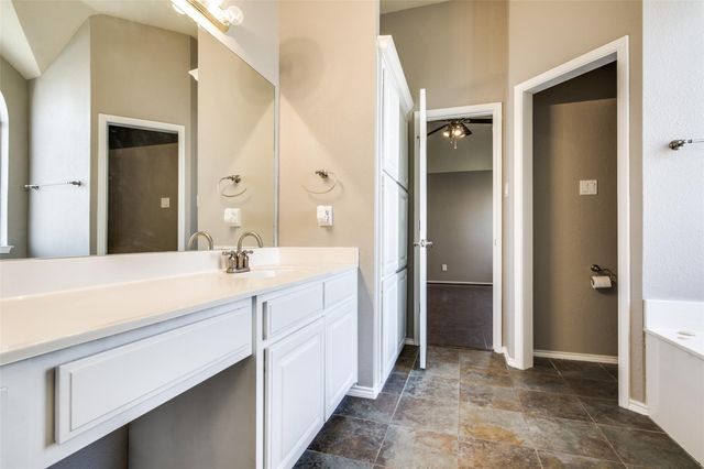 1214 Sandhurst Court, Grapevine, TX 76051