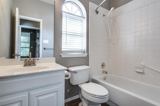 1214 Sandhurst Court, Grapevine, TX 76051