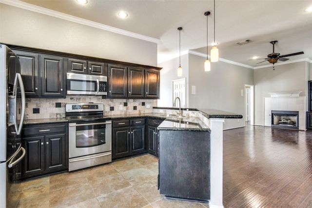 1214 Sandhurst Court, Grapevine, TX 76051
