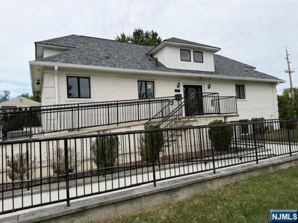 12-04 Saddle River Road 1, Fair Lawn, NJ 07410