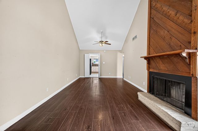 6401 Deihl Road 1105, Houston, TX 77092