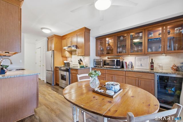 1 Valley Road 207, Stamford, CT 06902