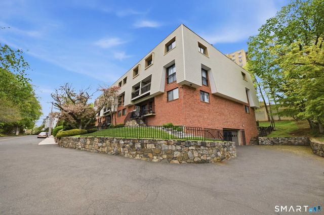 1 Valley Road 207, Stamford, CT 06902