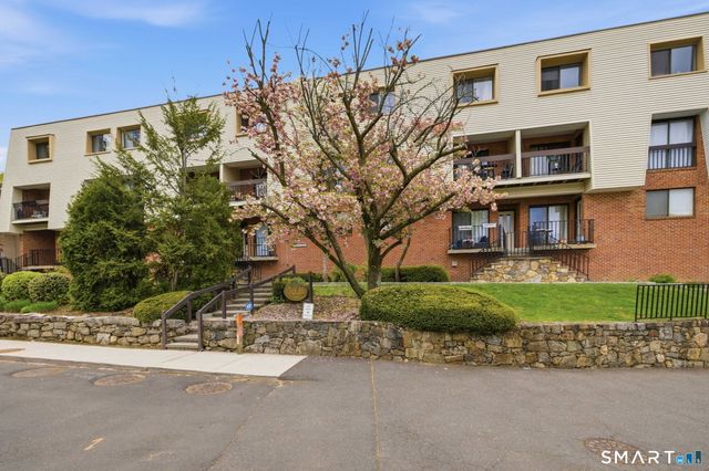 1 Valley Road 207, Stamford, CT 06902