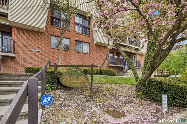 1 Valley Road 207, Stamford, CT 06902